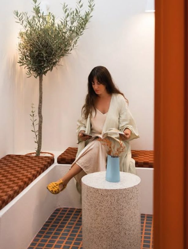 Zona de descanso de un proyecto hospitality diseñado por Bargo Studio
